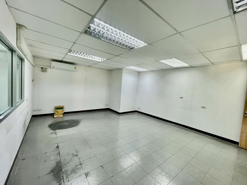 ให้เช่าอาคารพาณิชย์ 3 ชั้น ( ชั้น 3 ) ขนาด 60 ตร.ว. พื้นที่ใช้สอย 240 ตร.ม. ทำออฟฟิศสำนักงานได้, กรุงเทพ, ลาดพร้าว, ลาดพร้าว, กรุงเทพ, 240 ตร.ม., ตึกแถว-อาคารพาณิชย์ ให้เช่า, โดย คุณ ปลา, 500395198 - DDproperty.com