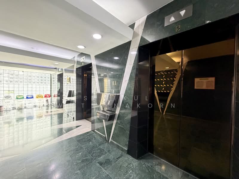 Premium Office, 680B/sqm, 100m to BTS Sala Daeng or 400 m to MRT Silom, Bangkok, Silom, Bang Rak, Bangkok, , 147 sqm, Office Space For Rent, by Sirikul Wattanakorn, 500395465 - DDproperty.com