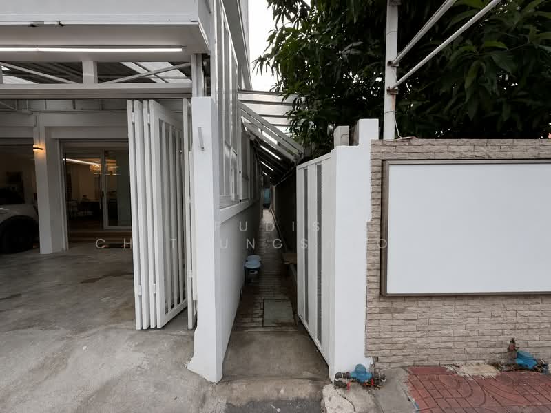 ร้าน 2 ชั้น ให้เช่า อารีย์ – พหลโยธิน, กรุงเทพ, พญาไท, กรุงเทพ, 176 ตร.ม., ตึกแถว-อาคารพาณิชย์ ให้เช่า, โดย Pudis Chitrungsakorn, 500395514 - DDproperty.com