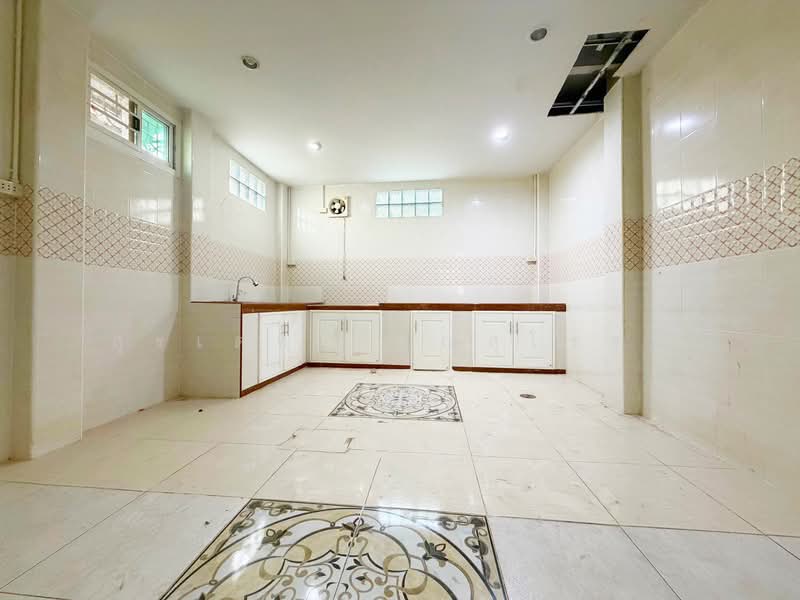 หมู่บ้านสุขสบายวิลล่า 4 : Suksabai Villa 4, Bangkok, Khlong Chaokhun Sing, Wang Thonglang, Bangkok, 2 Bedrooms, 100 sqm, Townhouse For Sale, by Suradej Arunsurosn, 500395613 - DDproperty.com