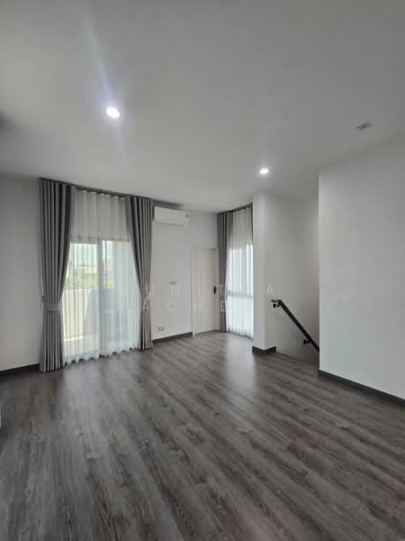 Baan Klang Muang Classe Sukhumvit 77, Bangkok, Soi On Nut 21, Suan Luang, Bangkok, 2 Bedrooms, 214 sqm, Single Detached House For Rent, by Sunitra Sachdev, 500395726 - DDproperty.com