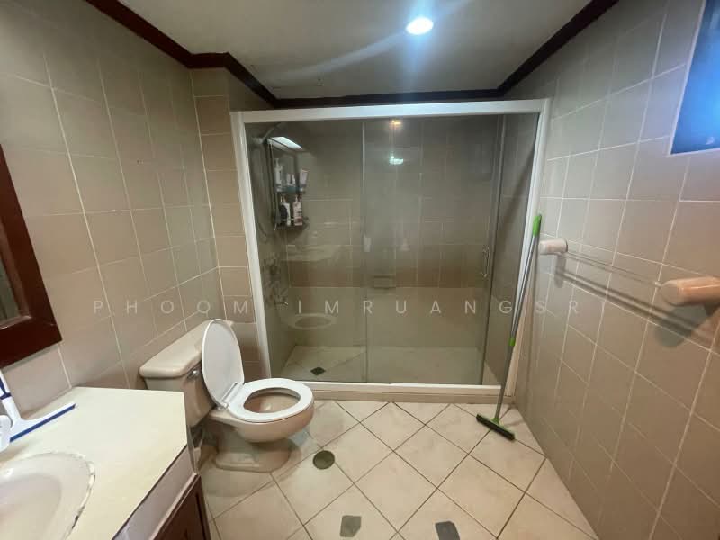 Prestige Towers, Bangkok, 168 Soi Sukhumvit 23, Khlongtoei Nua, Watthana, Bangkok, 2 Bedrooms, 175 sqm, Condo For Rent, by Phoom Imruangsri, 500395762 - DDproperty.com