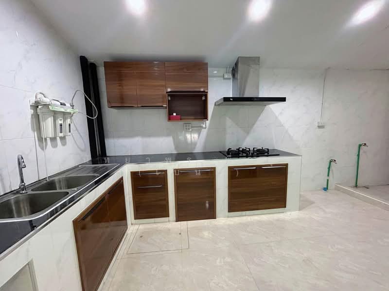 The Colors Bangna-Wongwaen, Samut Prakan, Bang Na-Trat Road, Bangphli Yai, Bang Plee, Samut Prakan, 3 Bedrooms, 100 sqm, Townhouse For Rent, by Nattayaporn Peumkul (Benz), 500395887 - DDproperty.com