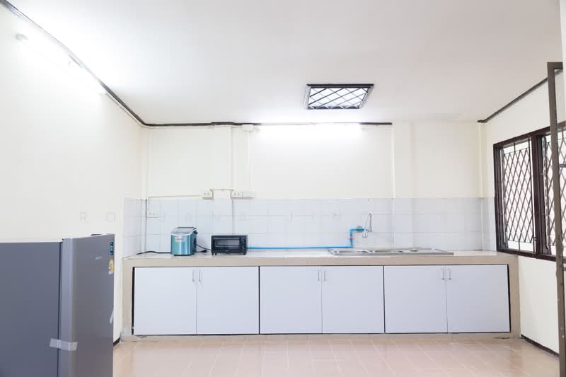 undefined, Bangkok, Samsen Nok, Huai Khwang, Bangkok, 4 Bedrooms, 220 sqm, Townhouse For Sale, by Rojjana Jindasri, 500396074 - DDproperty.com