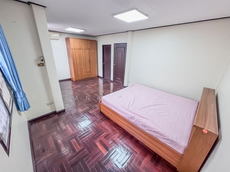 undefined, Bangkok, Samsen Nok, Huai Khwang, Bangkok, 4 Bedrooms, 220 sqm, Townhouse For Sale, by Rojjana Jindasri, 500396074 - DDproperty.com