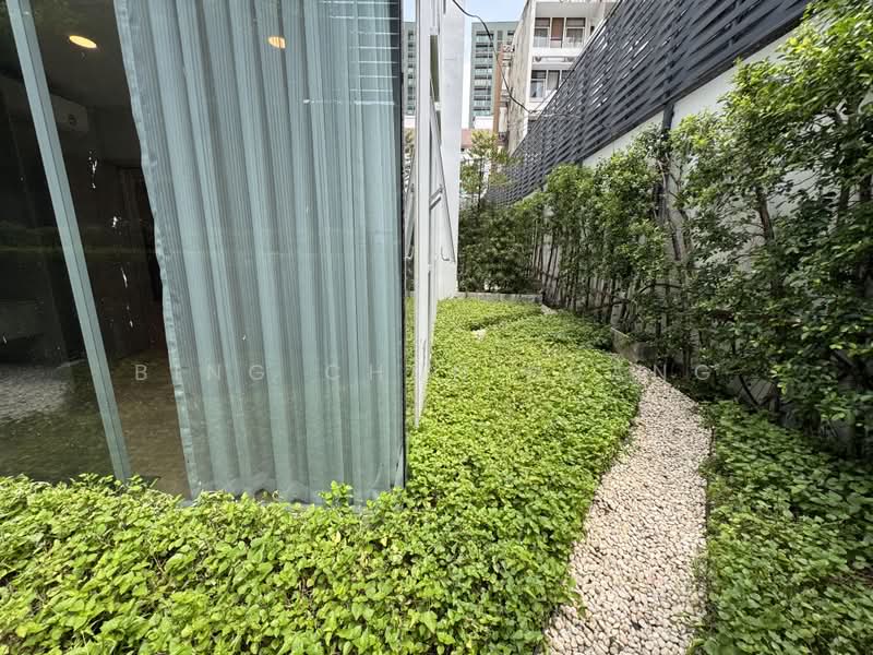 Chewathai Residence Thonglor, Bangkok, Soi Thonglor 20, Thonglor Road, Khlong Tan Nua, Watthana, Bangkok, 2 Bedrooms, 44 sqm, Condo For Rent, by Bing Chun Huang, 500396309 - DDproperty.com