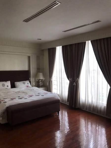 Baan Klang Krung Thonglor, Bangkok, 55 Soi Sukhumvit 55, Khlong Tan Nua, Watthana, Bangkok, 4 Bedrooms, 350 sqm, Townhouse For Rent, by Supitcha Wongisaraseri, 500396370 - DDproperty.com