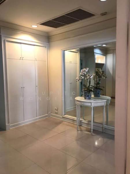 Baan Klang Krung Thonglor, Bangkok, 55 Soi Sukhumvit 55, Khlong Tan Nua, Watthana, Bangkok, 4 Bedrooms, 350 sqm, Townhouse For Rent, by Supitcha Wongisaraseri, 500396370 - DDproperty.com