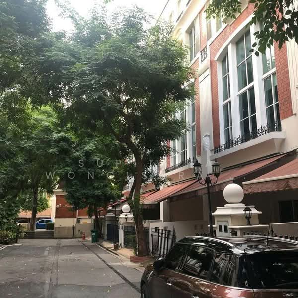 Baan Klang Krung Thonglor, Bangkok, 55 Soi Sukhumvit 55, Khlong Tan Nua, Watthana, Bangkok, 4 Bedrooms, 350 sqm, Townhouse For Rent, by Supitcha Wongisaraseri, 500396370 - DDproperty.com