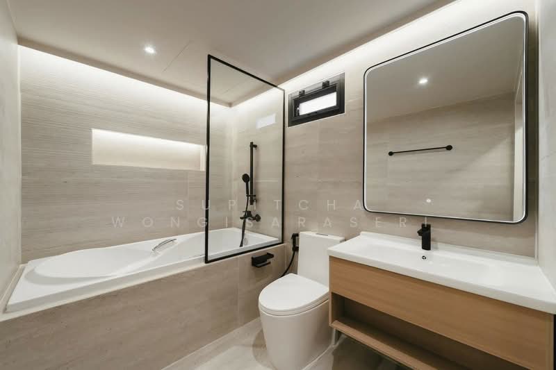 5-BR Townhouse, Bangkok, Phra Kanong Nua, Watthana, Bangkok, 5 Bedrooms, 350 sqm, Townhouse For Rent, by Supitcha Wongisaraseri, 500396410 - DDproperty.com