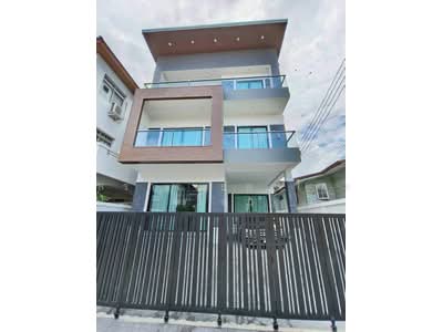 ขาย - บ้านเดี่ยว 3 ชั้น สุขุมวิท 65 (เอกมัย) เนื้อที่ 50 ตารางวา 4 ห้องนอน 6 ห้องน้ำ ใกล้ BTS เอกมัย, กรุงเทพ