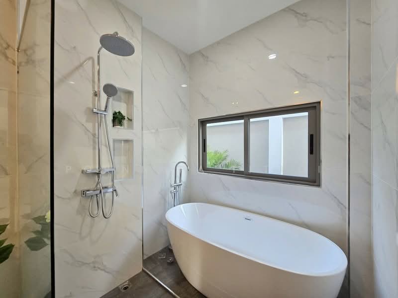 Luxurious 4-Bedroom Home in Pattaya: Private Pool, Garden, Pet Friendly, Chon Buri (Pattaya), Poong, Bang Lamung (Pattaya), Chon Buri (Pattaya), 4 Bedrooms, 270 sqm, Single Detached House For Sale, by Pornnapa Titloi, 500396870 - DDproperty.com