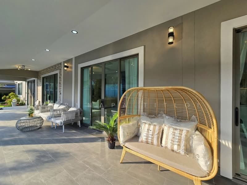 Luxurious 4-Bedroom Home in Pattaya: Private Pool, Garden, Pet Friendly, Chon Buri (Pattaya), Poong, Bang Lamung (Pattaya), Chon Buri (Pattaya), 4 Bedrooms, 270 sqm, Single Detached House For Sale, by Pornnapa Titloi, 500396870 - DDproperty.com