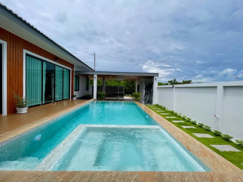 Brand-new pool villa near the mountains and the sea in Bang Saray, Chon Buri (Pattaya), Bang Sa-re, Sattahip, Chon Buri (Pattaya), 3 Bedrooms, 165 sqm, Single Detached House For Sale, by Pornnapa Titloi, 500396872 - DDproperty.com