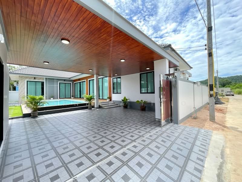 Brand-new pool villa near the mountains and the sea in Bang Saray, Chon Buri (Pattaya), Bang Sa-re, Sattahip, Chon Buri (Pattaya), 3 Bedrooms, 165 sqm, Single Detached House For Sale, by Pornnapa Titloi, 500396872 - DDproperty.com