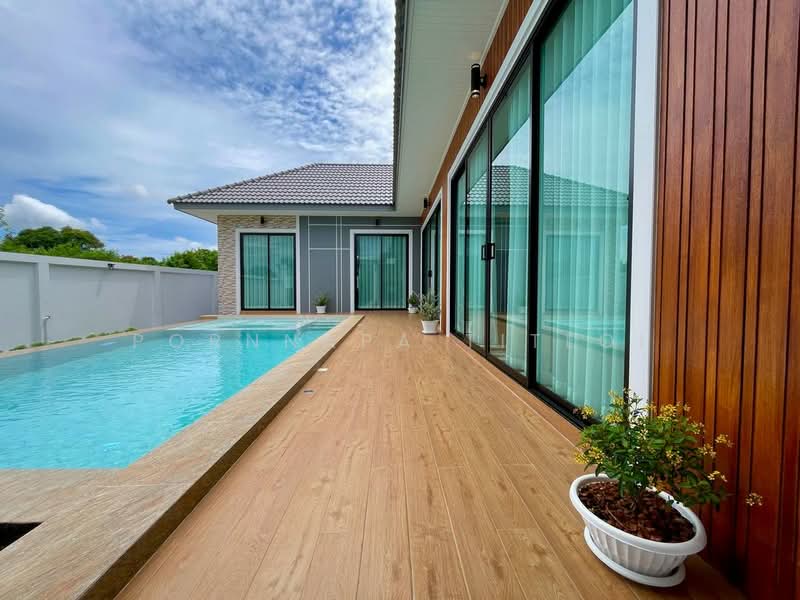 Brand-new pool villa near the mountains and the sea in Bang Saray, Chon Buri (Pattaya), Bang Sa-re, Sattahip, Chon Buri (Pattaya), 3 Bedrooms, 165 sqm, Single Detached House For Sale, by Pornnapa Titloi, 500396872 - DDproperty.com