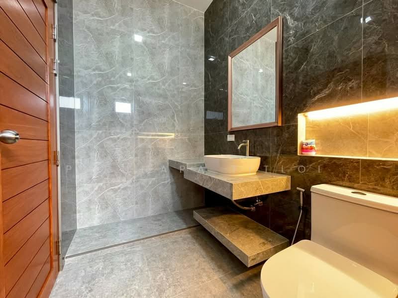 Brand-new pool villa near the mountains and the sea in Bang Saray, Chon Buri (Pattaya), Bang Sa-re, Sattahip, Chon Buri (Pattaya), 3 Bedrooms, 165 sqm, Single Detached House For Sale, by Pornnapa Titloi, 500396872 - DDproperty.com