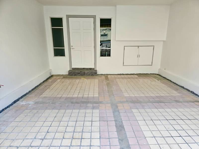 Baan Klang Krung Grande Vienna Rama 3, Bangkok, Rama 3 Road, Bang Pong Pang, Yan Nawa, Bangkok, 3 Bedrooms, 241 sqm, Townhouse For Rent, by Tittayaporn Kim (Jenny), 500396914 - DDproperty.com