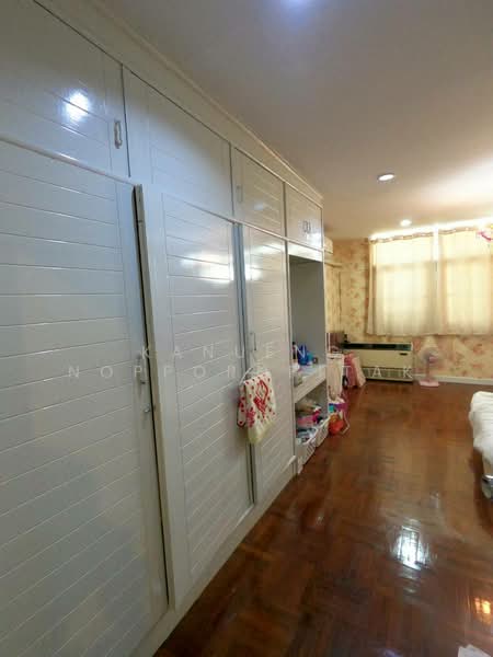 Townhouse at asoke intersection, Bangkok, อโศก, Khlong Toei, Bangkok, , 200 sqm, Shophouse For Sale, by Kanueng Noppornpitak, 500397015 - DDproperty.com