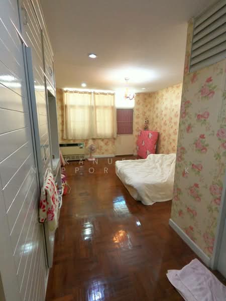Townhouse at asoke intersection, Bangkok, อโศก, Khlong Toei, Bangkok, , 200 sqm, Shophouse For Sale, by Kanueng Noppornpitak, 500397015 - DDproperty.com