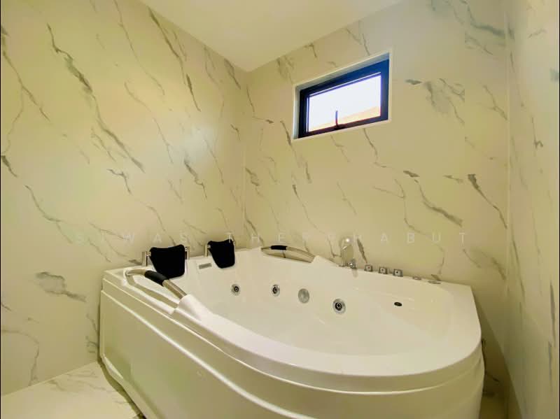 Luxury 7 Bed Villa | Jomtien 2nd Road | Rent 180k, Chon Buri (Pattaya), Jomtien 2nd Road, Bang Lamung, Bang Lamung (Pattaya), Chon Buri (Pattaya), 7 Bedrooms, 350 sqm, Villa For Rent, by Siwas Thepphabut, 500397088 - DDproperty.com