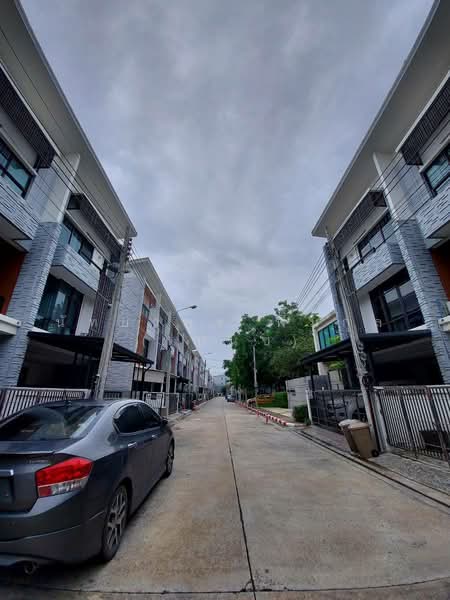 Plex Bangna : เพล็กซ์ บางนา, สมุทรปราการ, 90/239 ทางพิเศษบูรพาวิถี, บางแก้ว, บางพลี, สมุทรปราการ, 220 ตร.ม., ทาวน์เฮ้าส์ ให้เช่า, โดย นัทยาพร พึ่มกุล (เบนซ์), 500397095 - DDproperty.com