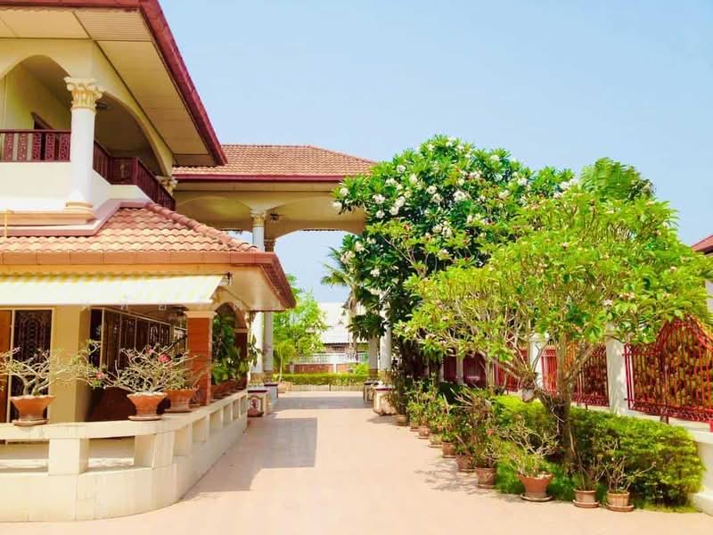Luxury House with Private Swimming Pool, Spacious Land 1-1-45 Rai. 6 bedrooms 8 bathrooms 6 Parking, Chiang Mai, Nong Chom, San Sai, Chiang Mai, 6 Bedrooms, 1,100 sqm, Single Detached House For Sale, by หทัยรัตน์ จรัสอุไรสิน, 500397287 - DDproperty.com