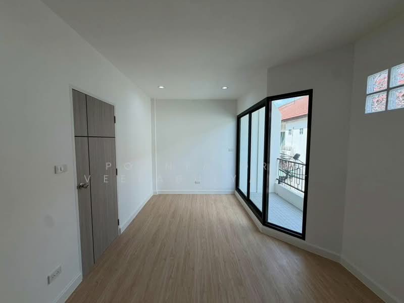 Supalai Park Ville 2 Phaholyothin-Ramintra KM.1, Bangkok, Phaholyothin 48 Road (Intersection 33), Anusaowari, Bang Khen, Bangkok, 4 Bedrooms, 180 sqm, Townhouse For Sale, by Poonyaporn Veerabulyarit, 500397302 - DDproperty.com