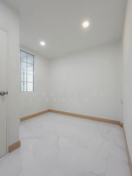 Piyawararom Village Phase 3, Nonthaburi, Baan Kluay-Sai Noi Road, Sai Noi, Nonthaburi, 3 Bedrooms, 128 sqm, Townhouse For Sale, by Poonyaporn Veerabulyarit, 500397429 - DDproperty.com