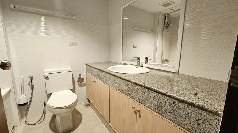 Royal Castle Sukhumvit, Bangkok, 30 Soi Sukhumvit 39, Khlongtoei Nua, Watthana, Bangkok, 3 Bedrooms, 120 sqm, Condo For Rent, by BANGKOK PROPERTY AGENTS, 500397475 - DDproperty.com