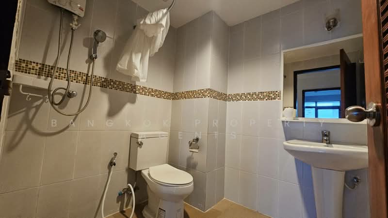 Royal Castle Sukhumvit, Bangkok, 30 Soi Sukhumvit 39, Khlongtoei Nua, Watthana, Bangkok, 3 Bedrooms, 120 sqm, Condo For Rent, by BANGKOK PROPERTY AGENTS, 500397475 - DDproperty.com
