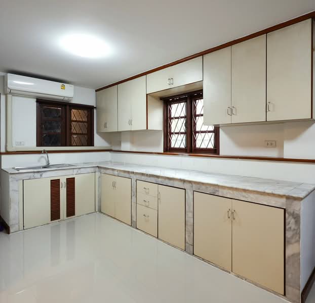 บ้านเดี่ยวย่านลาดพร้าว, กรุงเทพ, ลาดพร้าว 35, จันทรเกษม, จตุจักร, กรุงเทพ, 100 ตร.ม., บ้านเดี่ยว ขาย, โดย Kanueng (Pro) Noppornpitak, 500397633 - DDproperty.com