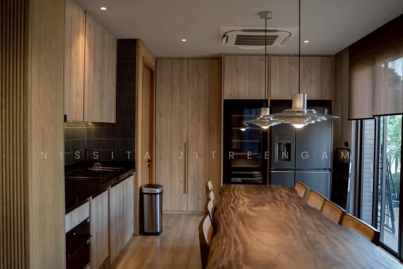 915 House Detached House Soi Thonglor 29 Sukhumvit 55, Bangkok, Khlong Tan Nua, Watthana, Bangkok, 5 Bedrooms, 225 sqm, Single Detached House For Sale, by Nissita Jitreengam, 500397692 - DDproperty.com