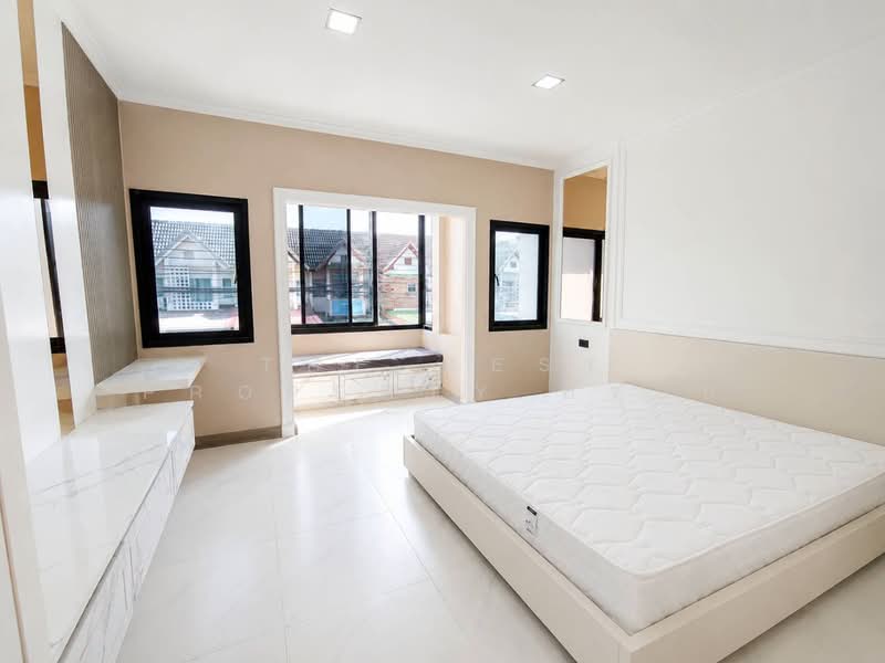 วนารมย์ ฉลองกรุง 24, Bangkok, Thab Yao, Lat Krabang, Bangkok, 2 Bedrooms, 100 sqm, Townhouse For Sale, by The Best Property สร้อย, 500397762 - DDproperty.com