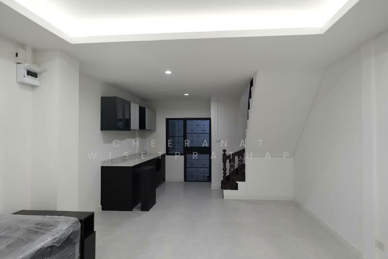 Sinthorn Happyland, Bangkok, Khlong Chan, Bang Kapi, Bangkok, 2 Bedrooms, 90 sqm, Townhouse For Sale, by Cheeranat wisetprathap, 500397810 - DDproperty.com