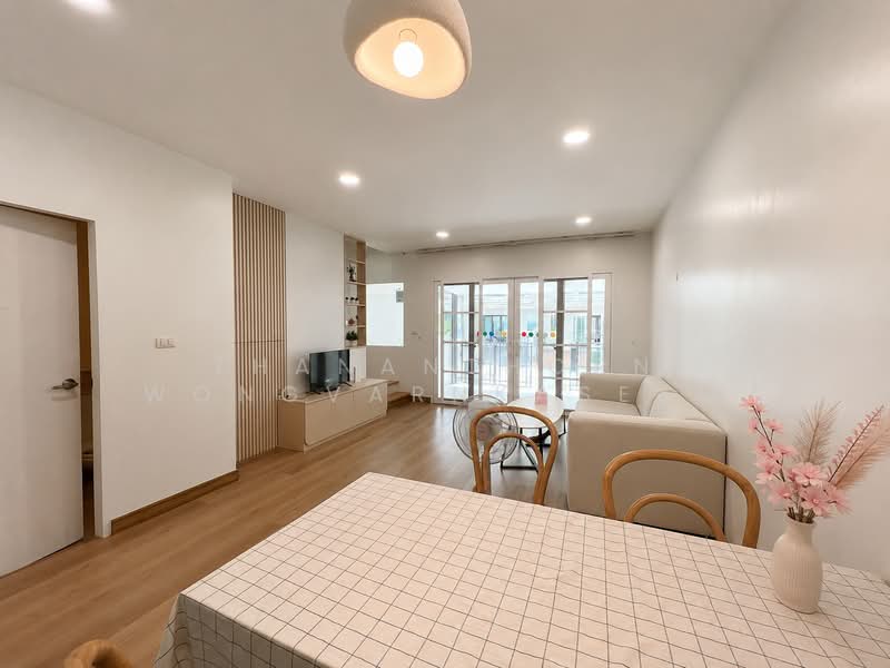 Baan Klang Muang Rama 9 (Motorway), Bangkok, New Bangkok-Chonburi Road, Suan Luang, Bangkok, 3 Bedrooms, 149 sqm, Townhouse For Rent, by Thananthorn Wongvarnkaseam, 500397881 - DDproperty.com