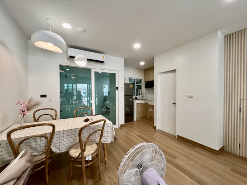 Baan Klang Muang Rama 9 (Motorway), Bangkok, New Bangkok-Chonburi Road, Suan Luang, Bangkok, 3 Bedrooms, 149 sqm, Townhouse For Rent, by Thananthorn Wongvarnkaseam, 500397881 - DDproperty.com