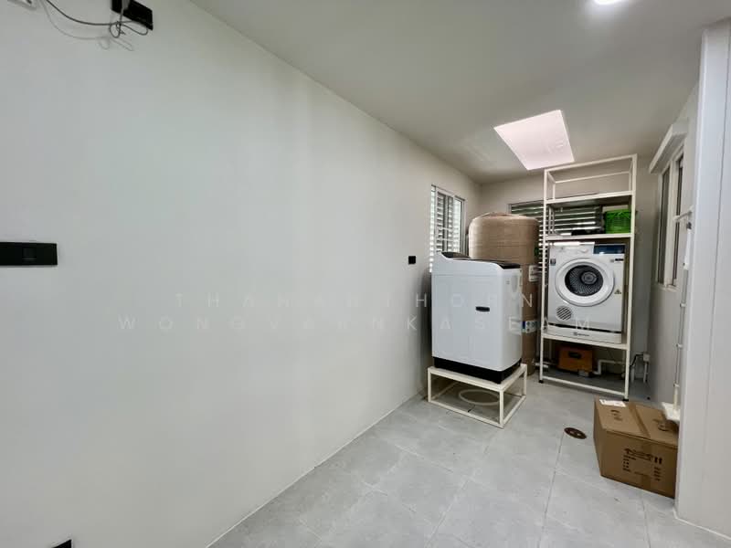 Baan Klang Muang Rama 9 (Motorway), Bangkok, New Bangkok-Chonburi Road, Suan Luang, Bangkok, 3 Bedrooms, 149 sqm, Townhouse For Rent, by Thananthorn Wongvarnkaseam, 500397881 - DDproperty.com