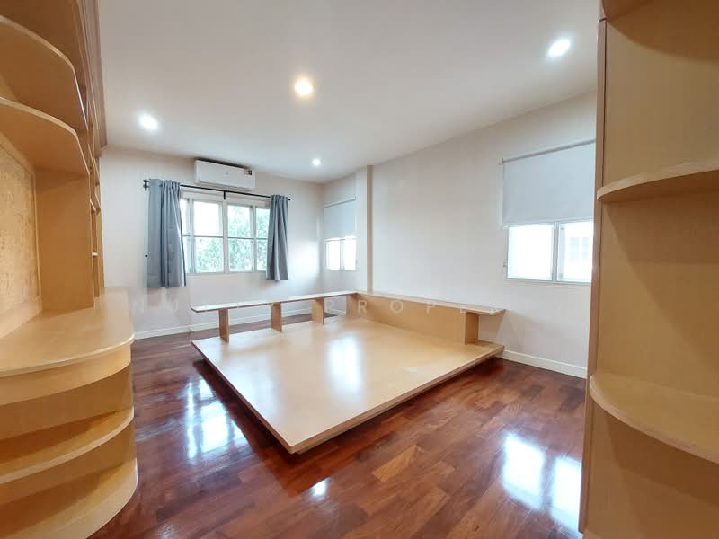 Baan Nantawan Srinakarin, Samut Prakan, Srinakarin Road, Bang Muang Mai, Muang Samut Prakarn, Samut Prakan, 3 Bedrooms, 250 sqm, Single Detached House For Sale, by Nutty Property, 500397886 - DDproperty.com