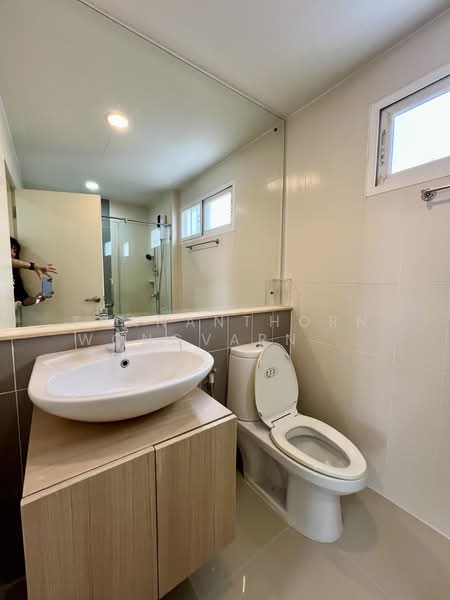 Baan Klang Muang Rama 9 (Motorway), Bangkok, New Bangkok-Chonburi Road, Suan Luang, Bangkok, 3 Bedrooms, 149 sqm, Townhouse For Rent, by Thananthorn Wongvarnkaseam, 500397892 - DDproperty.com