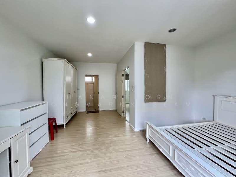 Baan Klang Muang Rama 9 (Motorway), Bangkok, New Bangkok-Chonburi Road, Suan Luang, Bangkok, 3 Bedrooms, 149 sqm, Townhouse For Rent, by Thananthorn Wongvarnkaseam, 500397892 - DDproperty.com