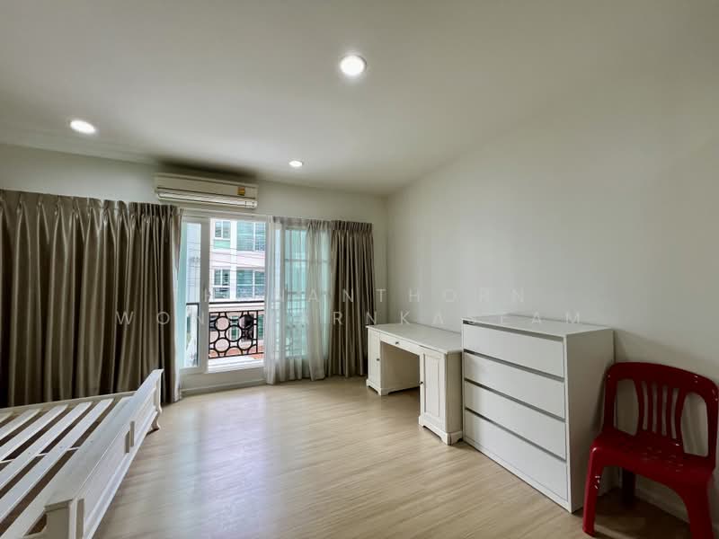 Baan Klang Muang Rama 9 (Motorway), Bangkok, New Bangkok-Chonburi Road, Suan Luang, Bangkok, 3 Bedrooms, 149 sqm, Townhouse For Rent, by Thananthorn Wongvarnkaseam, 500397892 - DDproperty.com
