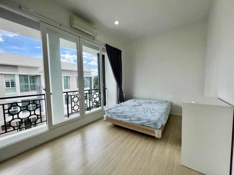 Baan Klang Muang Rama 9 (Motorway), Bangkok, New Bangkok-Chonburi Road, Suan Luang, Bangkok, 3 Bedrooms, 149 sqm, Townhouse For Rent, by Thananthorn Wongvarnkaseam, 500397892 - DDproperty.com