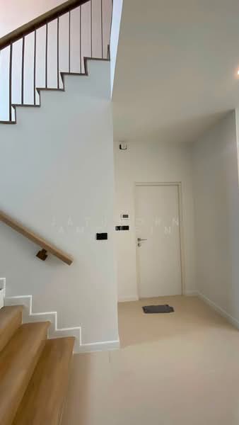 Burasiri Krungthep Kreetha, Bangkok, 95 Soi Pracha Ruam Chai, Hua Mak, Bang Kapi, Bangkok, 4 Bedrooms, 196 sqm, Single Detached House For Rent, by Jatuporn Amonsin, 500397912 - DDproperty.com