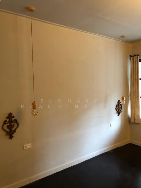 SALE Townhouse 2 Story, 19 sqw, 3 Bedrooms, Asoke Area, Bangkok, Sukhumvit, Khlong Toei, Bangkok, 3 Bedrooms, 150 sqm, Townhouse For Sale, by Suchart Roachthavilit, 500398063 - DDproperty.com