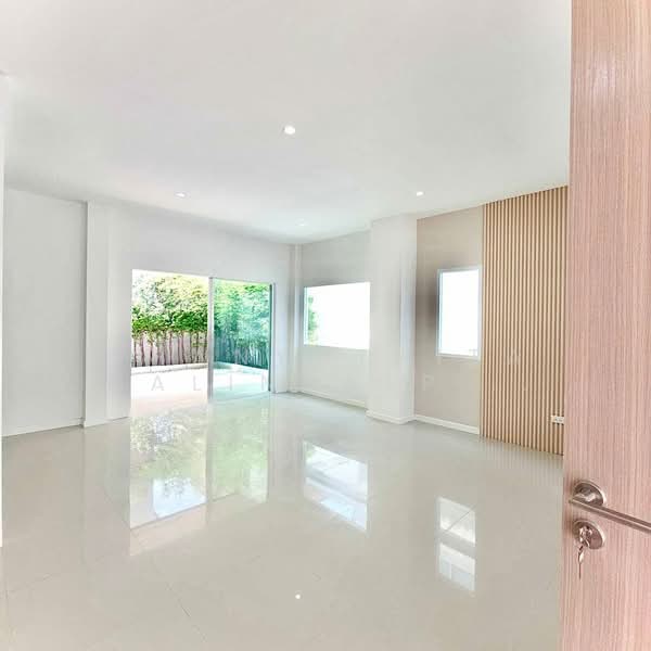 Baan Monthon 8, Bangkok, Along the Thawi Watthana canal Lak Song, Lak Song, Bang Khae, Bangkok, 3 Bedrooms, 134 sqm, Townhouse For Sale, by Thanyathita Nalinratphokin, 500398069 - DDproperty.com