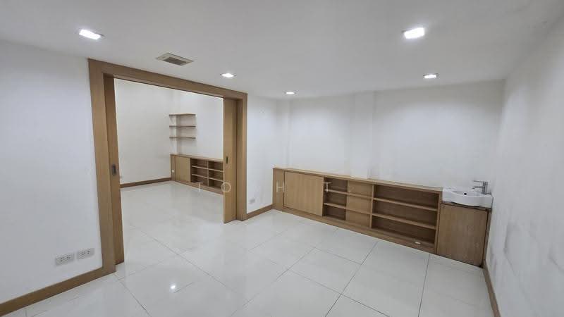 พื้นที่ให้เช่า เพชรบุรี พร้อมพงษ์ : Space for rent in Phetchaburi, Phrom Phong, กรุงเทพ, คลองตันเหนือ, วัฒนา, กรุงเทพ, 165 ตร.ม., พื้นที่ขายของ ให้เช่า, โดย TOAH T., 500398178 - DDproperty.com