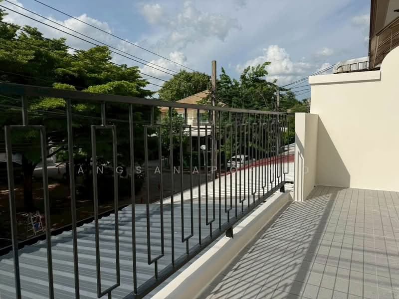 Supalai Park Ville 2 Phaholyothin-Ramintra KM.1, Bangkok, Phaholyothin 48 Road (Intersection 33), Anusaowari, Bang Khen, Bangkok, 4 Bedrooms, 150 sqm, Townhouse For Sale, by Angsanaporn D, 500398198 - DDproperty.com