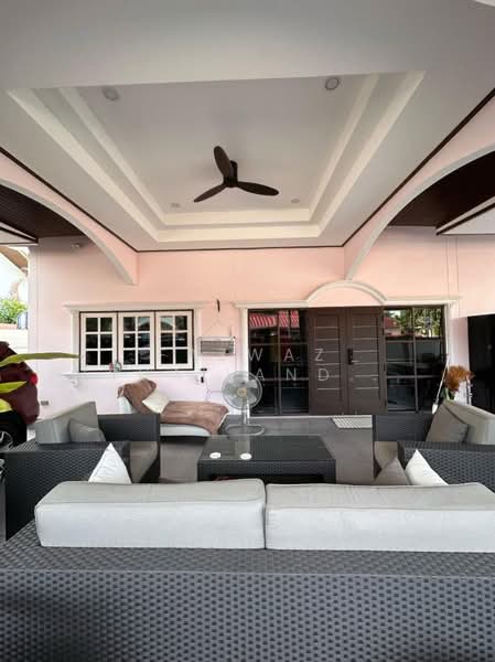 Renovated 2-3BR Villa in Central Hua Hin near Beach & Night Market, Prachuap Khiri Khan, Hua Hin, Prachuap Khiri Khan, 2 Bedrooms, 132 sqm, Villa For Sale, by Fazwaz (Thailand) Co., Ltd., 500398325 - DDproperty.com