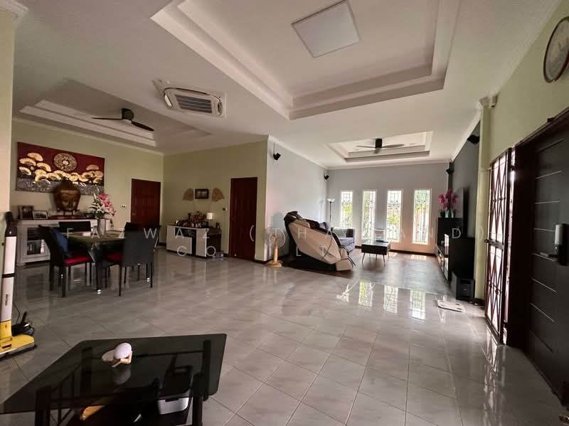 Renovated 2-3BR Villa in Central Hua Hin near Beach & Night Market, Prachuap Khiri Khan, Hua Hin, Prachuap Khiri Khan, 2 Bedrooms, 132 sqm, Villa For Sale, by Fazwaz (Thailand) Co., Ltd., 500398325 - DDproperty.com